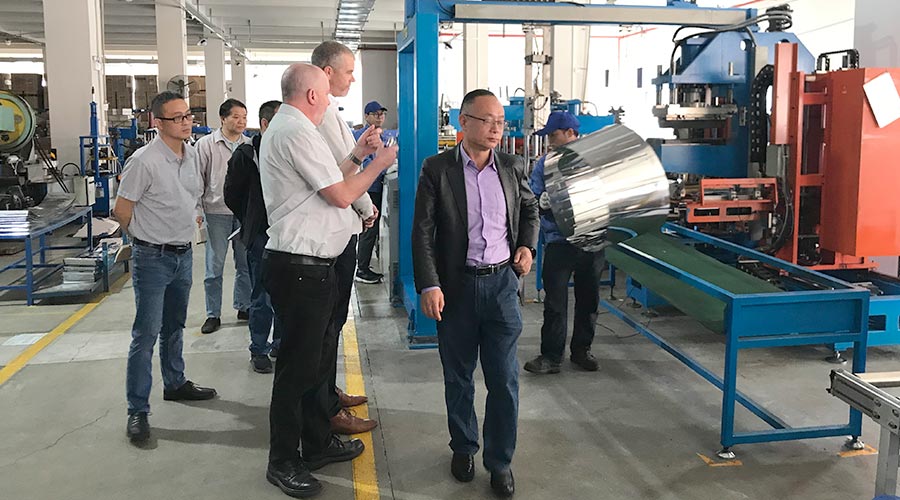 三年疫情后首訪！英國(guó)客戶Buyitdirec蒞臨金環(huán)電器視察