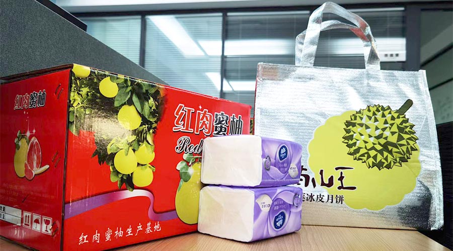迎中秋 送關(guān)懷！金環(huán)電器給員工們派發(fā)中秋禮包