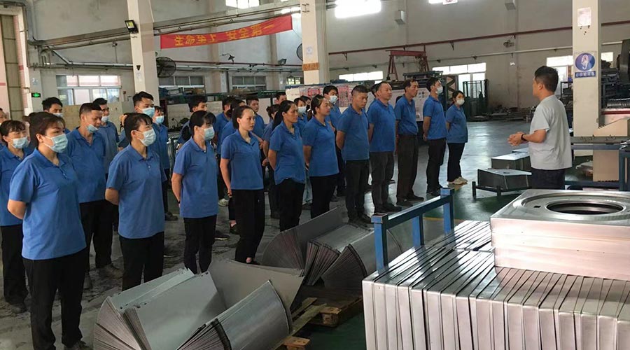 五一放假在即！金環(huán)電器沖壓車間開展早會強(qiáng)調(diào)工作效率