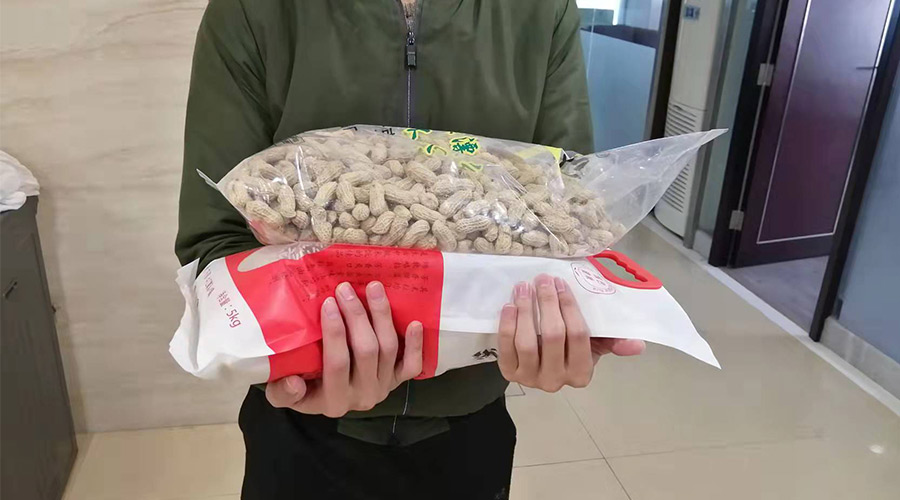 新春關(guān)懷 禮滿情暖！金環(huán)電器給員工發(fā)年貨