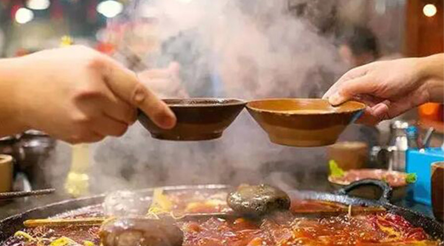 冬天火鍋團(tuán)建引來一身火鍋味  衣物烘干機(jī)化解職場(chǎng)尷尬！